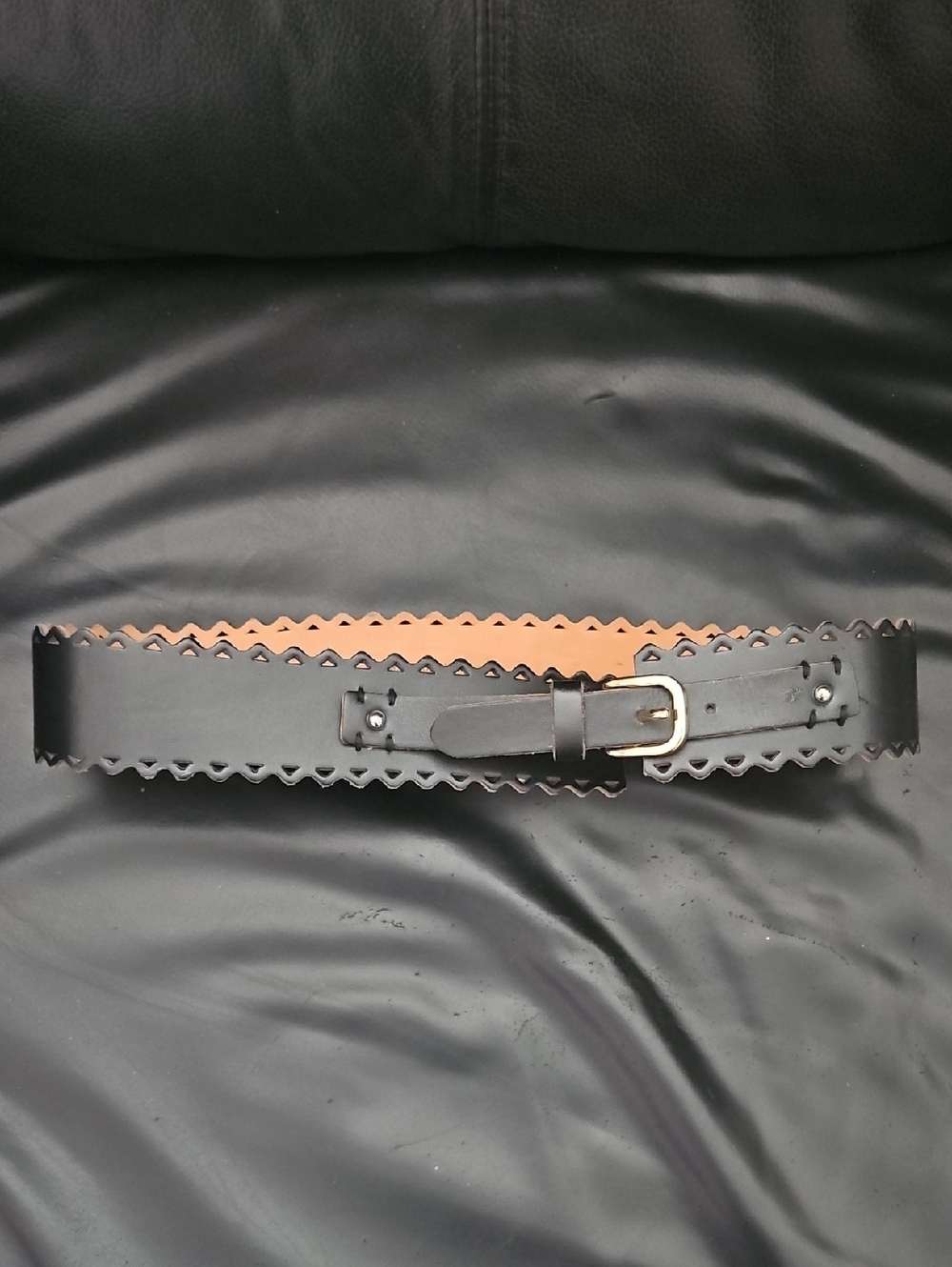 Club Monaco 100% Leather Black Scalloped Edge Gold Hardware Waist Belt